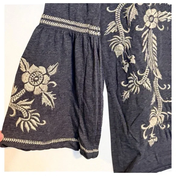 Johnny Was V-Neck Top Gray Cream Bird Embroidery Bell Sleeves Small - Picture 3 of 4